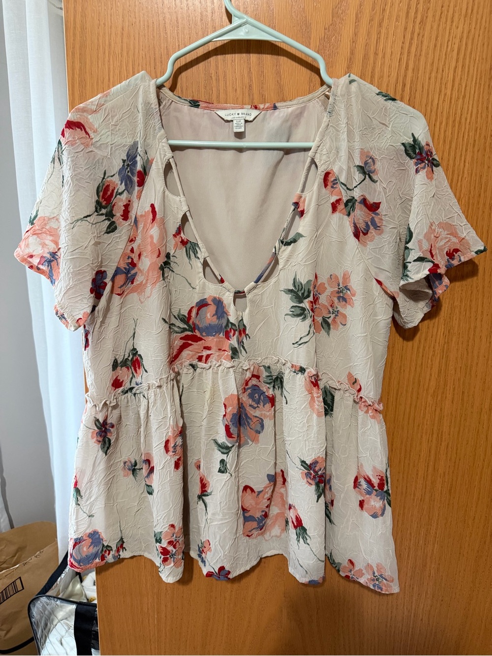 Floral Crinkle V-Neck Peplum Top - Light Cream